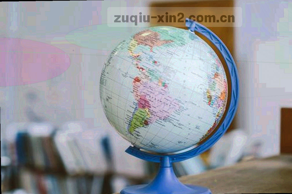低角度拍摄的角旗与角球弧线，草皮上有一道强光
